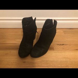 Black bootie with chunky heel